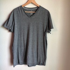 Men’s American Eagle seriously soft v-neck tee